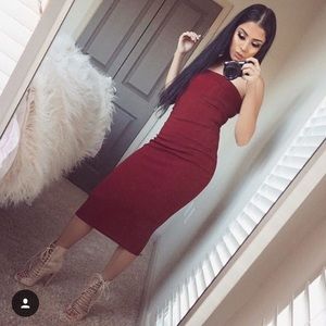 Burgundy tube dress with choker